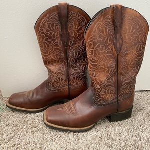 Cavender boots color brown